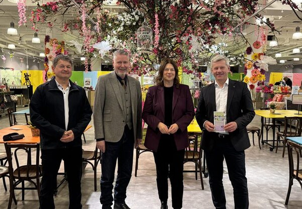 Frühlingsmarkt belegt ehemaliges SportScheck Gebäude und lockt Händler und Winzer nach Wiesbaden Frühlingsmarkt belegt ehemaliges SportScheck Gebäude und lockt Händler und Winzer nach Wiesbaden