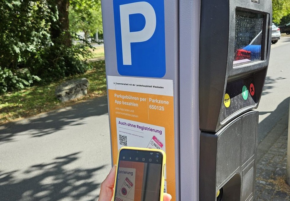 Handyparken macht ein Drittel der bezahlten Parkvorgänge in Wiesbaden aus Handyparken macht ein Drittel der bezahlten Parkvorgänge in Wiesbaden aus