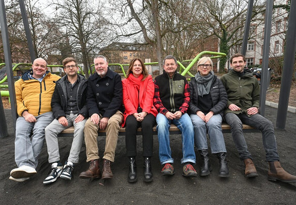 Hollywoodschaukel auf dem Schulberg schafft neuen Aussichtspunkt in der Innenstadt