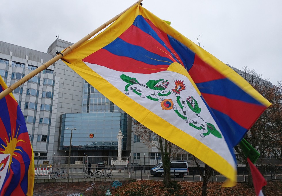 Kreis Offenbach hisst am 10. März tibetische Flagge und erinnert an Aufstand von 1959