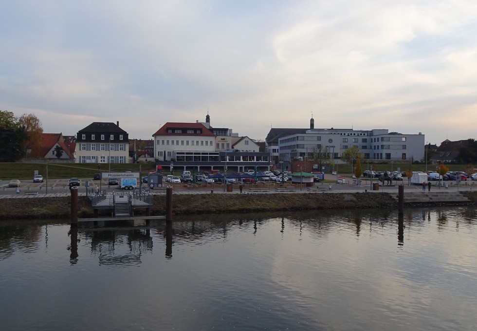 Lichtstimmung am Main: Adventsabend mit Gospelchor und Waffeln in Rüsselsheim