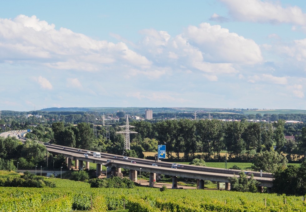 Mainbrücke Hochheim: Vollsperrung der A671 endet Mitte Juli, Arbeiten laufen weiter