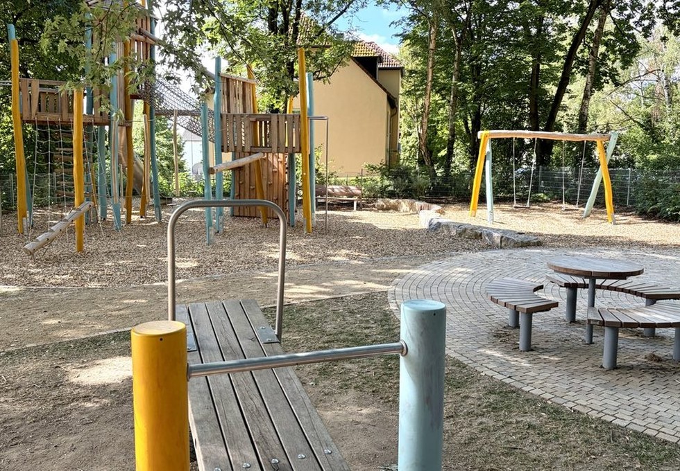 Modernisierter Spielbereich in Erbenheim wieder freigegeben