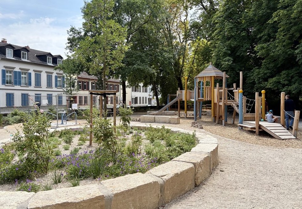 Schlosspark Biebrich erhält neuen Spielplatz mit inklusivem Angebot Schlosspark Biebrich erhält neuen Spielplatz mit inklusivem Angebot