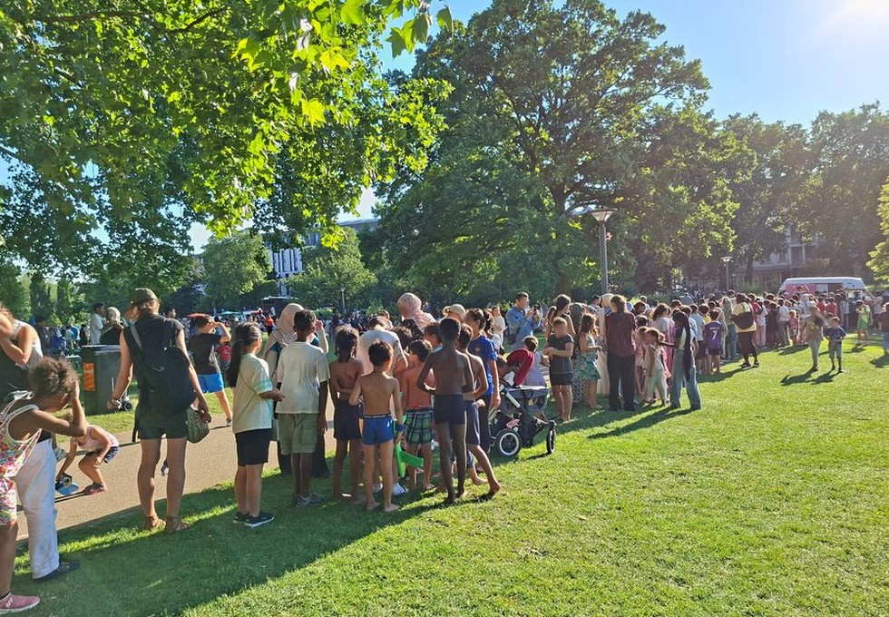 Verkürzte Sommerwiese in Wiesbaden zieht trotzdem Tausende Besucher an Verkürzte Sommerwiese in Wiesbaden zieht trotzdem Tausende Besucher an