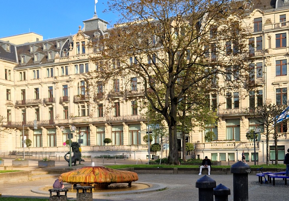 Wiesbaden berät über Zukunft der Thermalquellen: Stadtspaziergang, Vorträge und Geothermie-Debatten Wiesbaden berät über Zukunft der Thermalquellen: Stadtspaziergang, Vorträge und Geothermie-Debatten