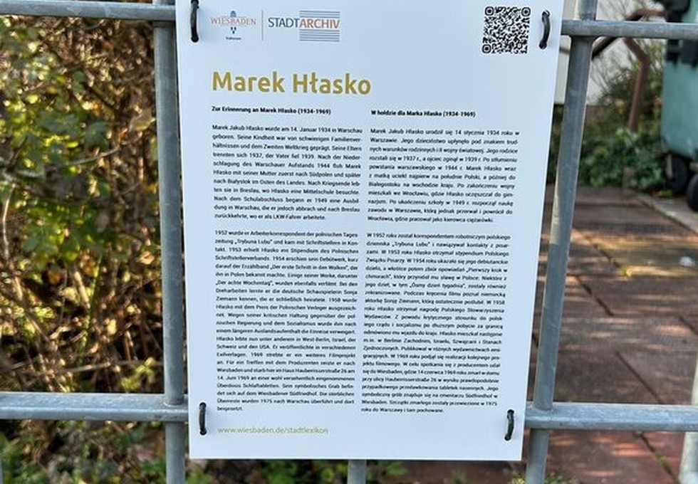 Wiesbaden bringt Gedenktafel für den polnischen Schriftsteller Marek Hłasko an seinem Wohnhaus an
