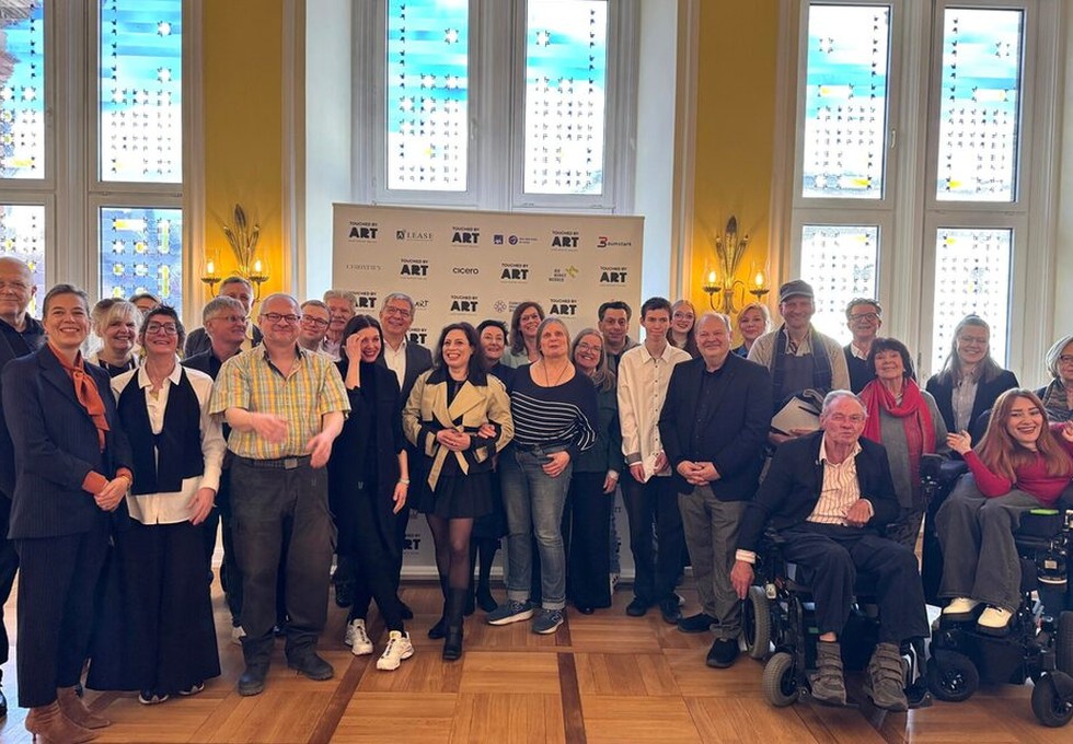 Wiesbaden eröffnet inklusives Kunstprojekt mit Tandems, Film und Auktion