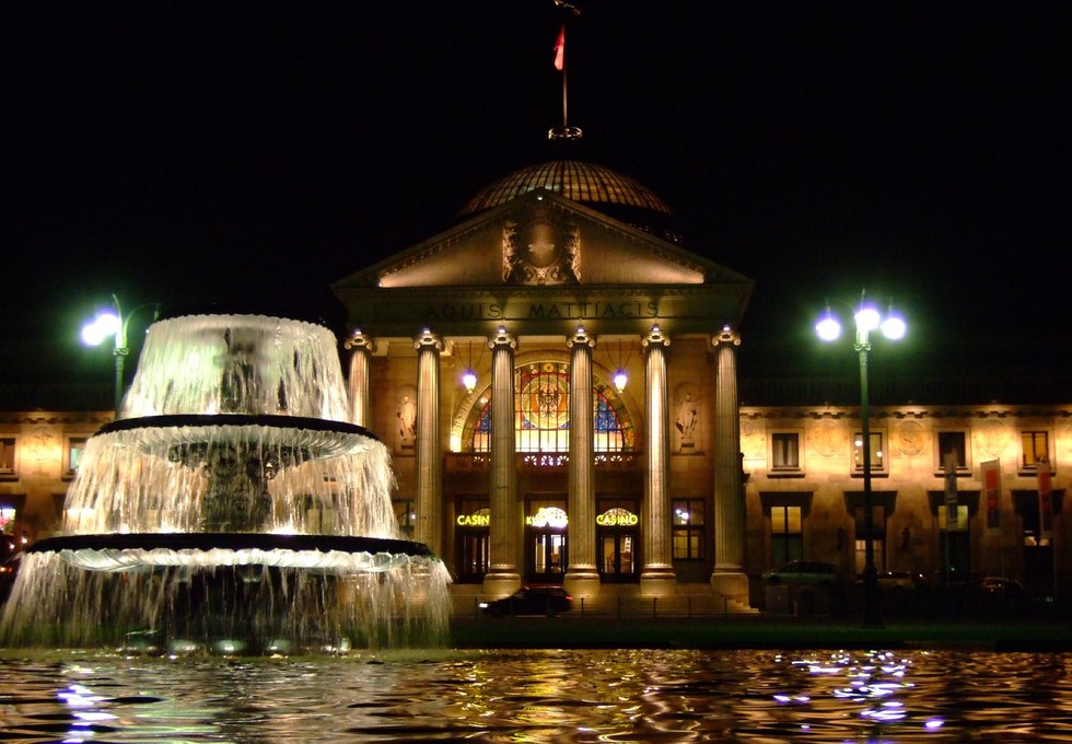 Wiesbaden plant Drohnenshow und verstärkte Kontrollen rund ums Bowling Green an Silvester
